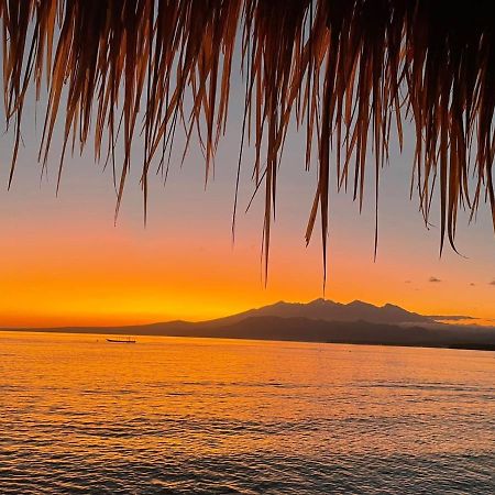 Star Bar And Bungalows Gili Air Exterior photo