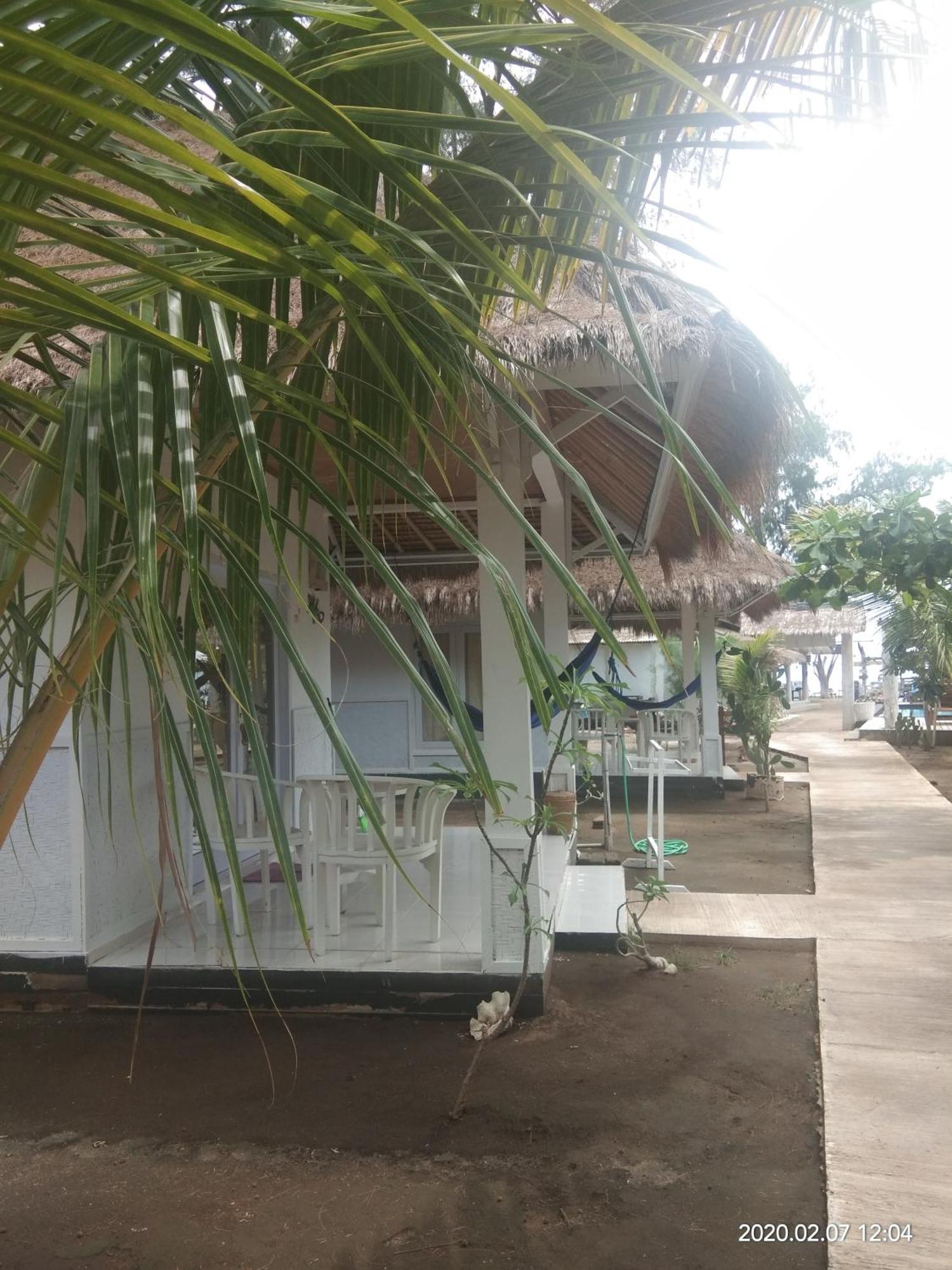 Star Bar And Bungalows Gili Air Room photo