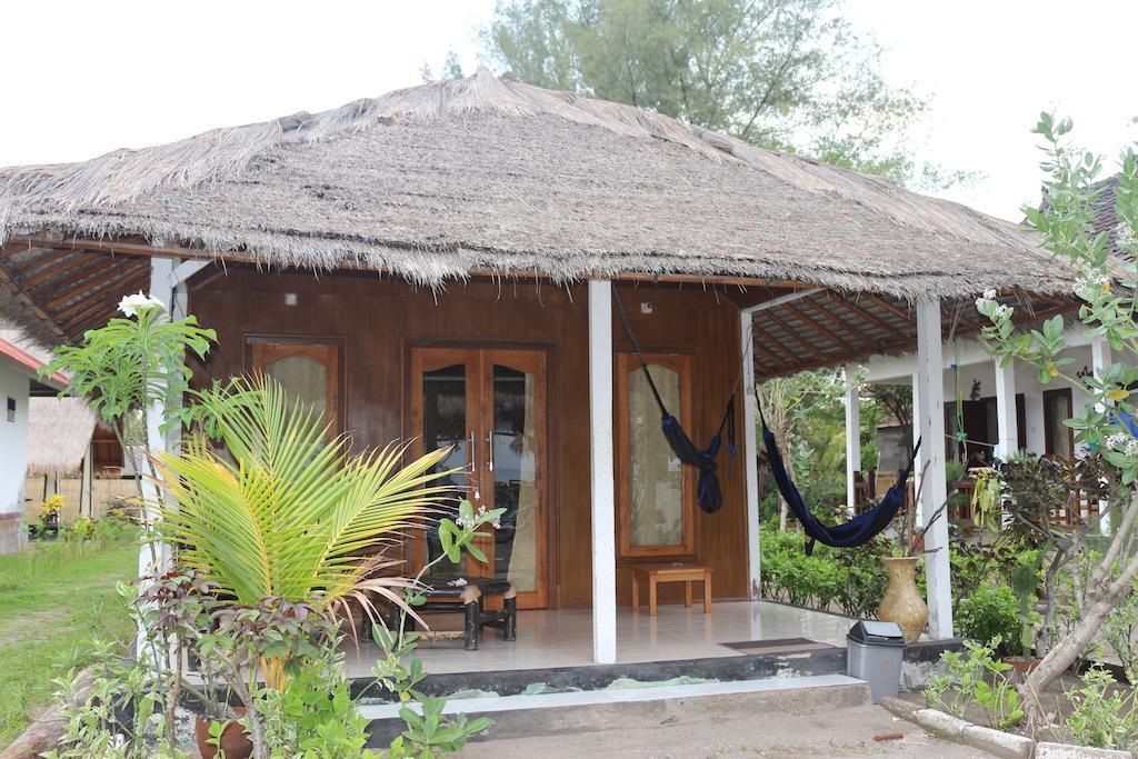 Star Bar And Bungalows Gili Air Room photo