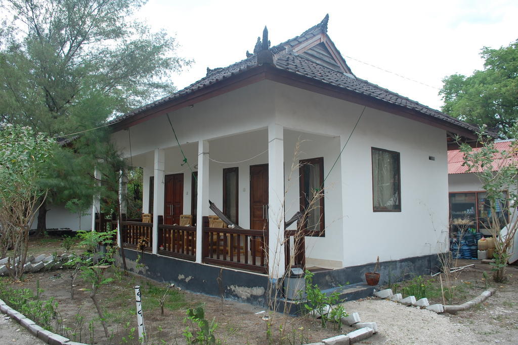 Star Bar And Bungalows Gili Air Room photo