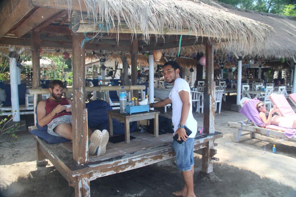 Star Bar And Bungalows Gili Air Exterior photo