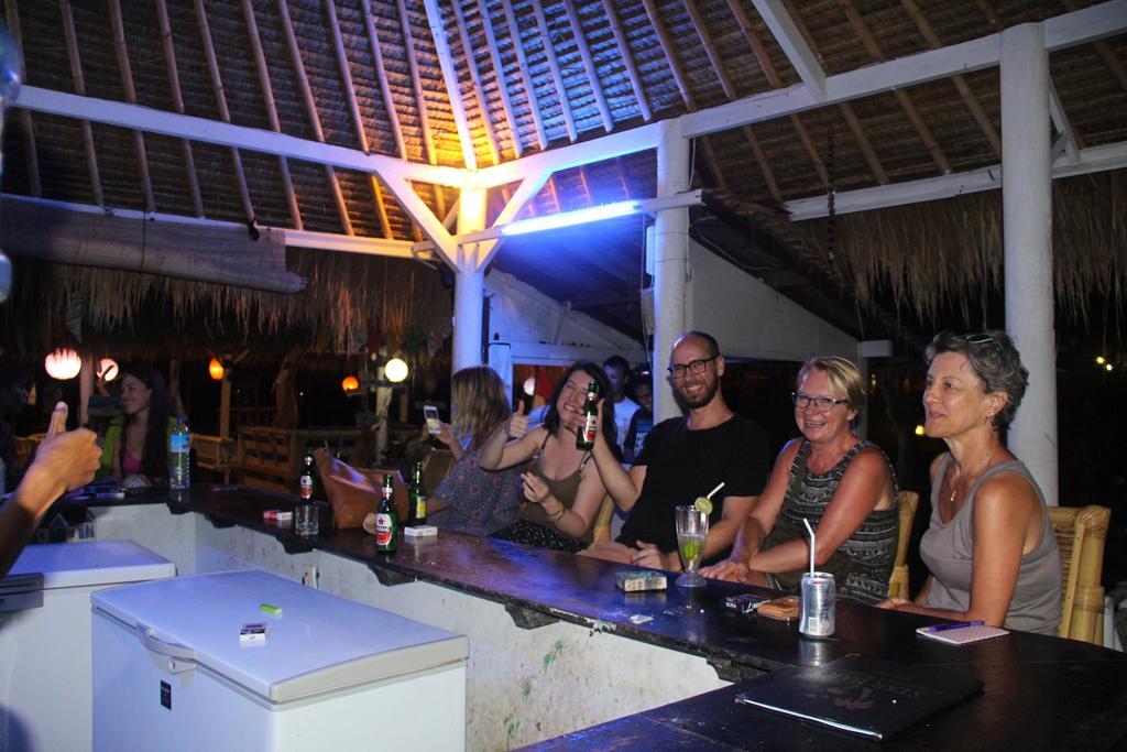 Star Bar And Bungalows Gili Air Exterior photo