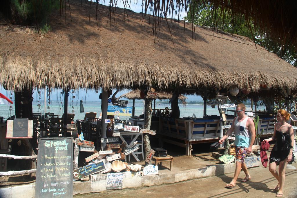 Star Bar And Bungalows Gili Air Exterior photo