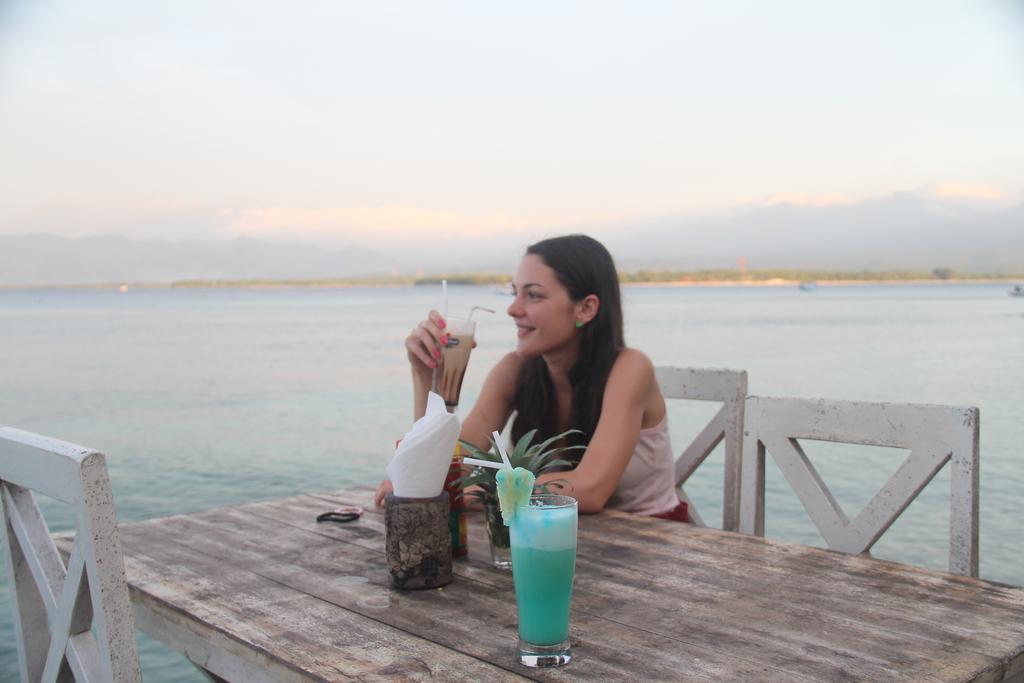 Star Bar And Bungalows Gili Air Exterior photo