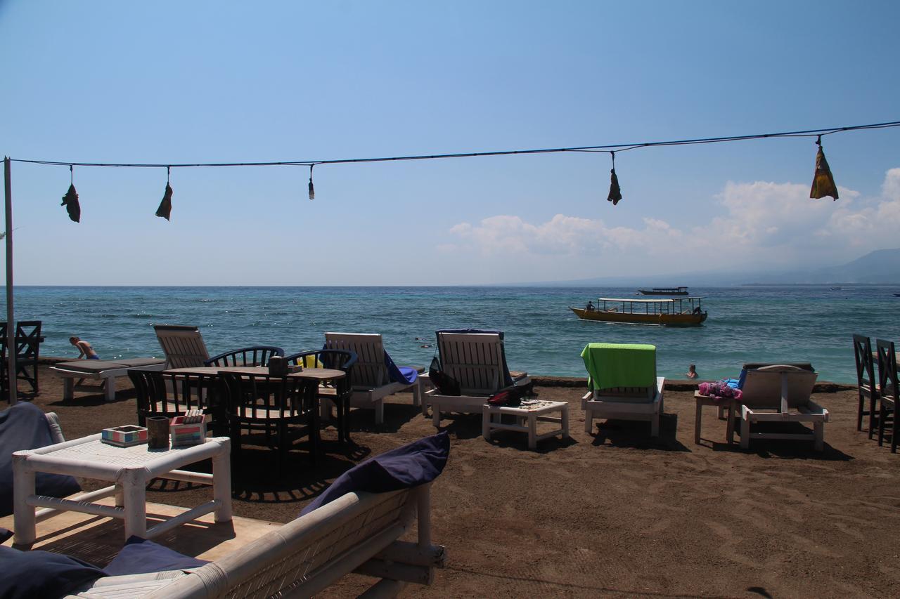 Star Bar And Bungalows Gili Air Exterior photo