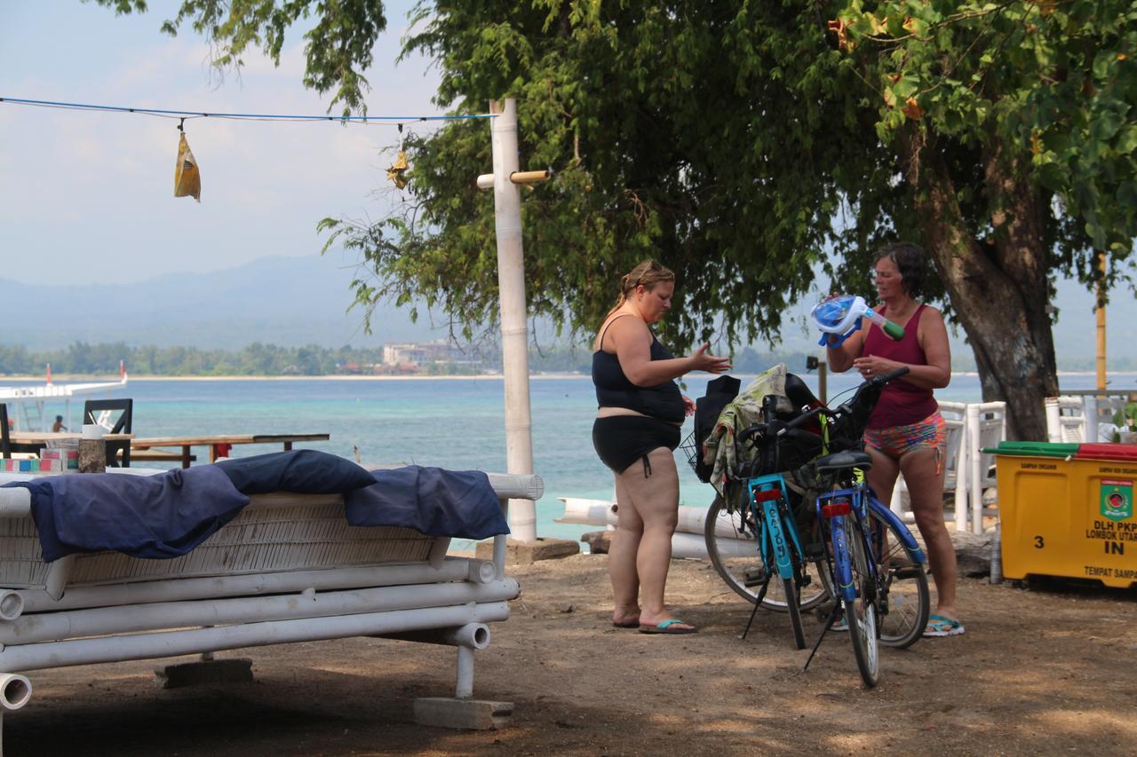 Star Bar And Bungalows Gili Air Exterior photo