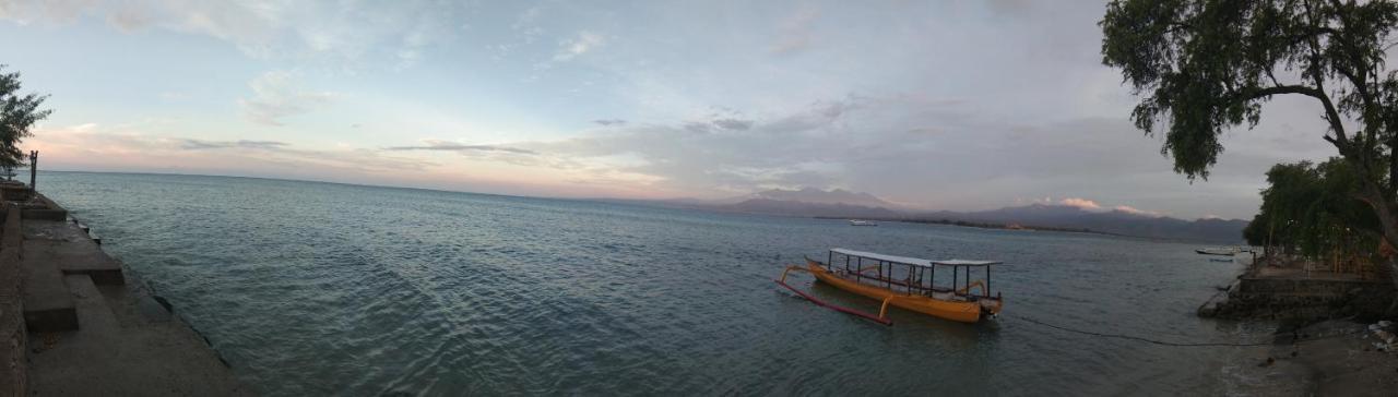 Star Bar And Bungalows Gili Air Exterior photo