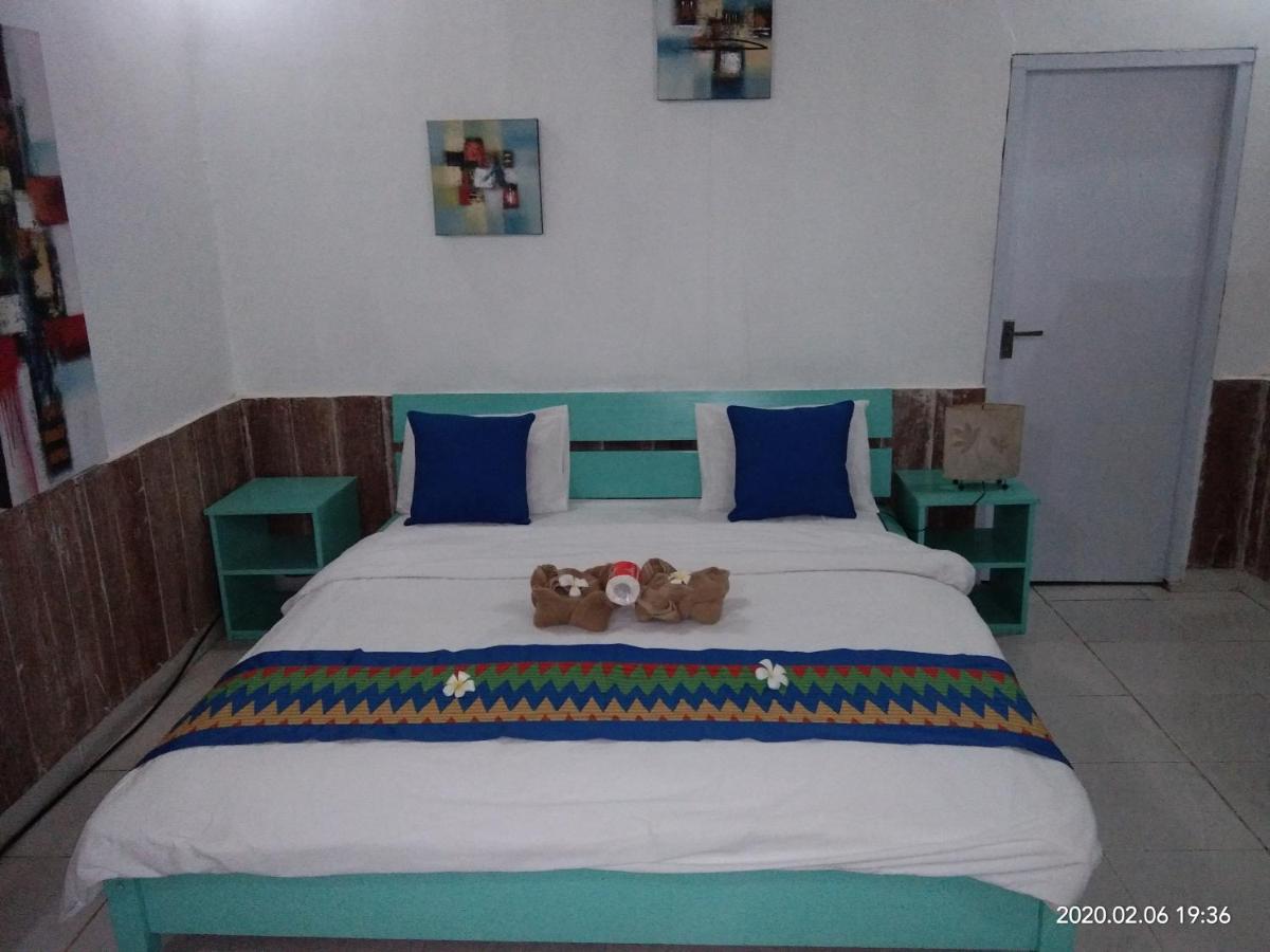 Star Bar And Bungalows Gili Air Exterior photo